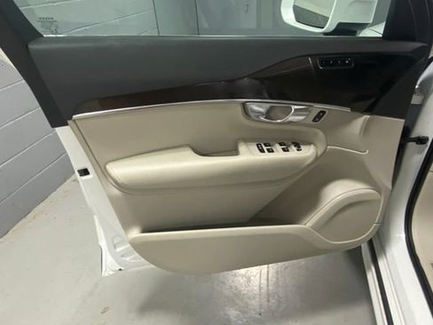 Used 2019 Volvo XC90 T5 Momentum w/ Multimedia Package AWD/4WD image 7