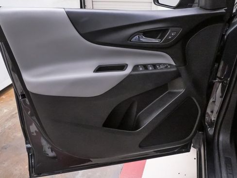Used 2022 Chevrolet Equinox LS w/ LS Convenience Package FWD image 24