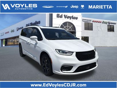 Used 2022 Chrysler Pacifica Limited w/ S Appearance Package
