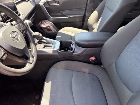 Used 2025 Toyota RAV4 XLE FWD image 21
