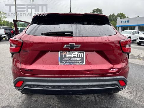 Used 2024 Chevrolet Trax RS w/ Driver Confidence Package FWD image 27