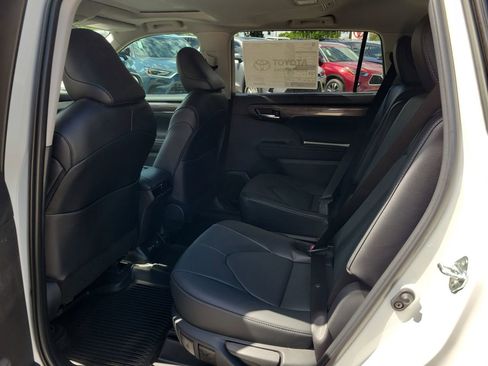 New 2026 Toyota Highlander Limited AWD/4WD image 11