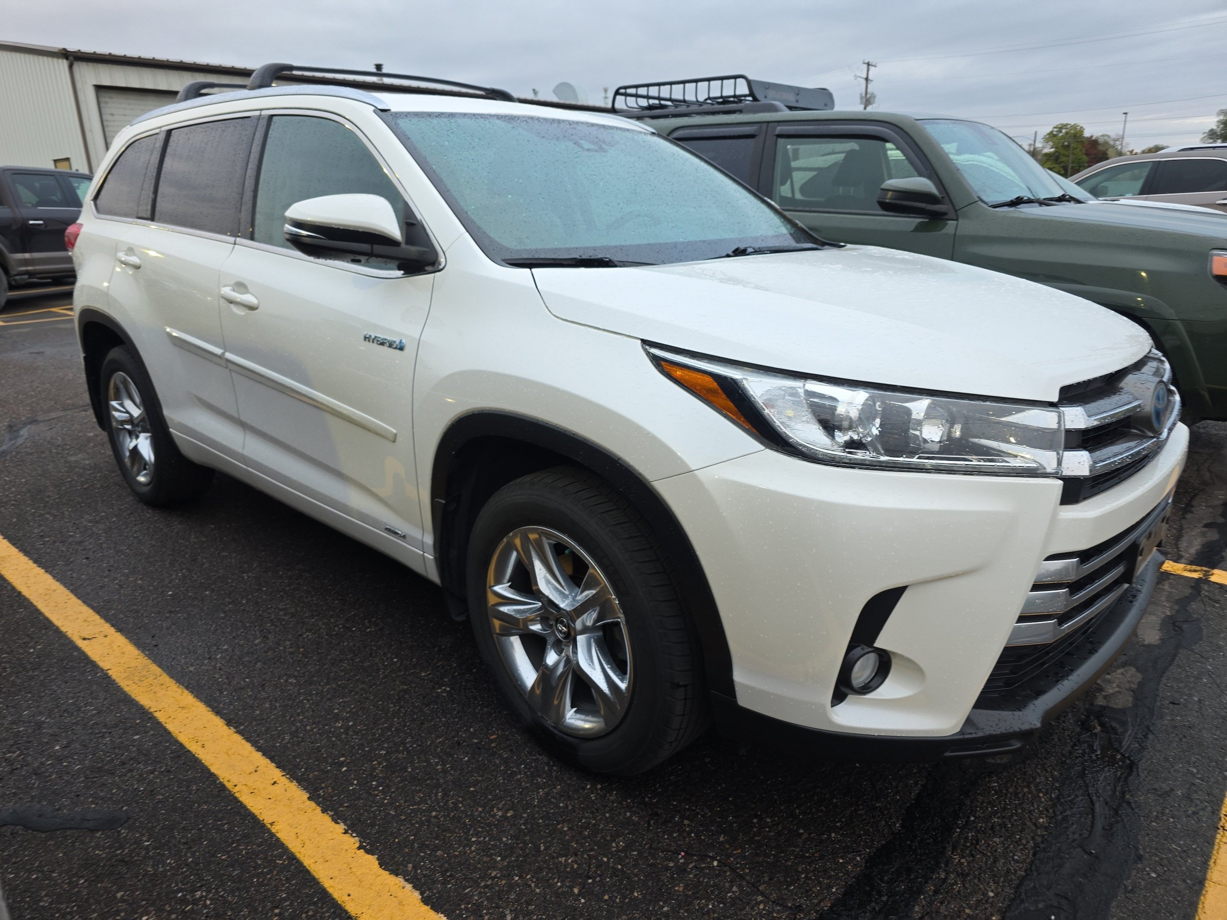 Used 2017 Toyota Highlander Limited w/ Protection Package #3 AWD/4WD image 1