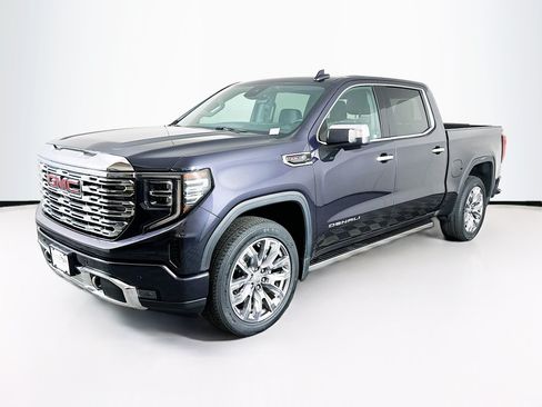 Used 2024 GMC Sierra 1500 Denali w/ Denali Reserve Package AWD/4WD image 3
