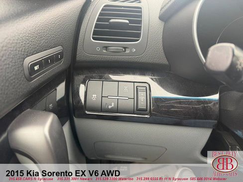 Used 2015 Kia Sorento SX image 16