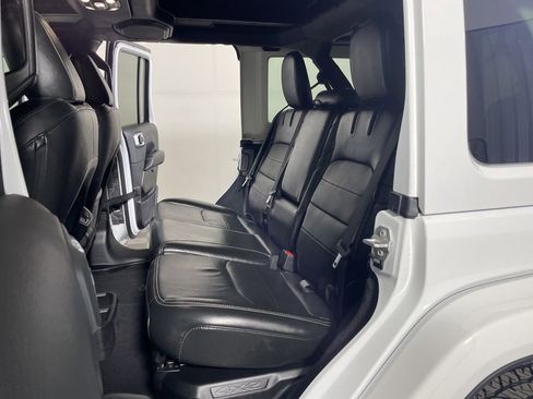 Used 2022 Jeep Wrangler Unlimited Sahara w/ Cold Weather Group image 18