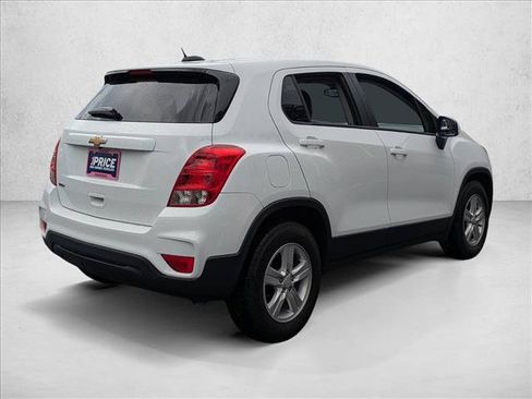 Used 2022 Chevrolet Trax LS w/ Tint and Cruise Package FWD image 5