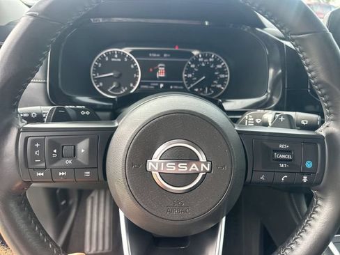 Used 2025 Nissan Pathfinder SV FWD image 17
