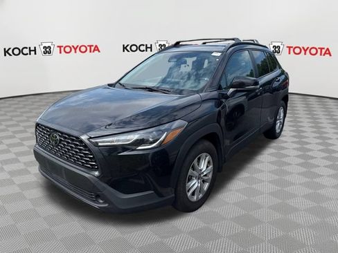 Used 2023 Toyota Corolla Cross LE w/ Moonroof Package AWD/4WD image 3