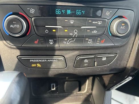 Used 2018 Ford Escape SE w/ SE Sport Appearance Package AWD/4WD image 24