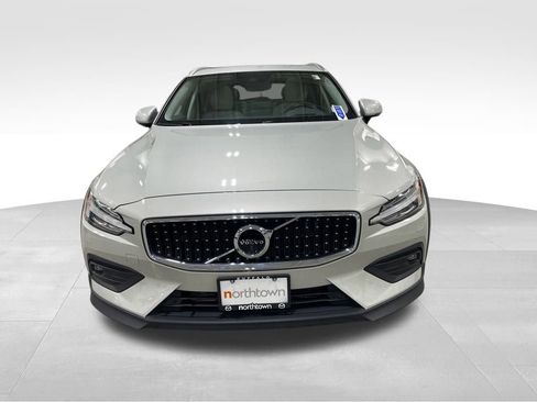 Used 2022 Volvo V60 T5 Cross Country w/ Advanced Package image 15