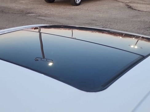 Used 2023 Chevrolet Malibu LT image 3