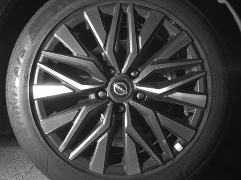 Used 2025 Nissan Altima 2.5 SV image 13