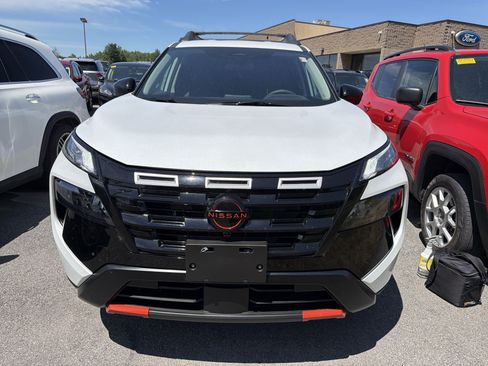 Used 2026 Nissan Rogue SV AWD/4WD image 3