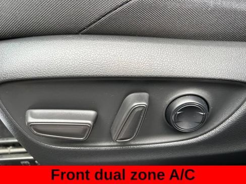 Used 2021 Toyota Venza LE w/ Carpet Mat Package (TMS) AWD/4WD image 17