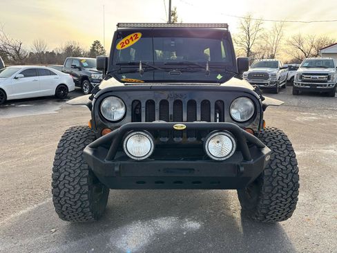 Used 2012 Jeep Wrangler Unlimited Sahara AWD/4WD image 8