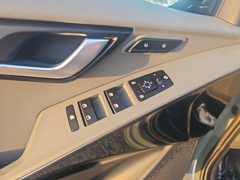 New 2026 Kia Niro SX Touring image 9