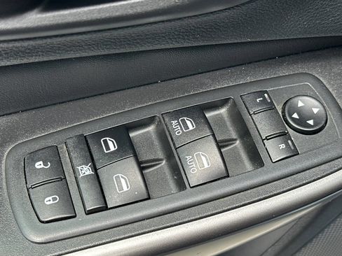 Used 2020 Jeep Cherokee Limited w/ Advanced Safety Group FWD image 12