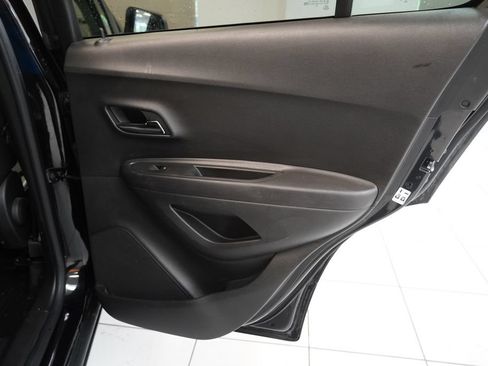 Used 2020 Chevrolet Trax LT w/ LT Convenience Package FWD image 29