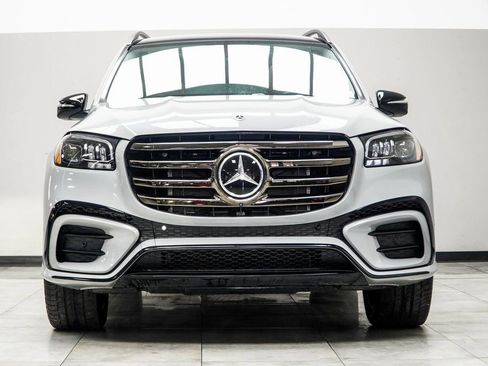 Used 2024 Mercedes-Benz GLS 580 4MATIC image 4