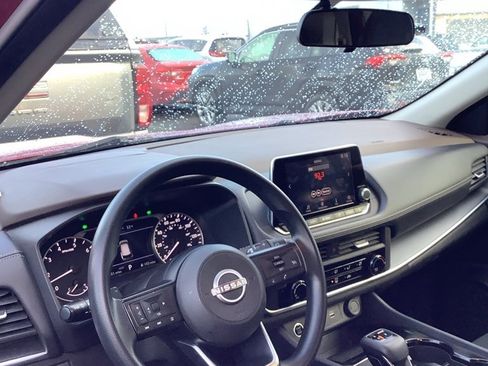 Used 2023 Nissan Rogue S image 2