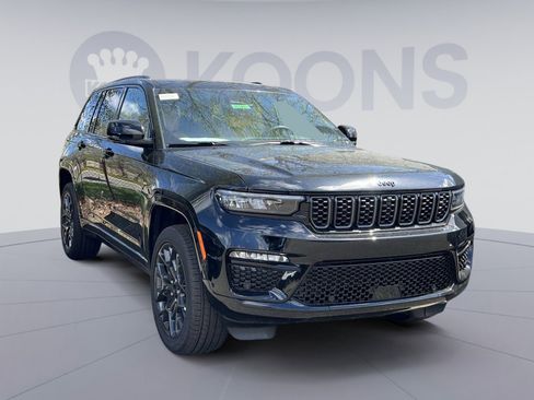 New 2025 Jeep Grand Cherokee Summit image 2