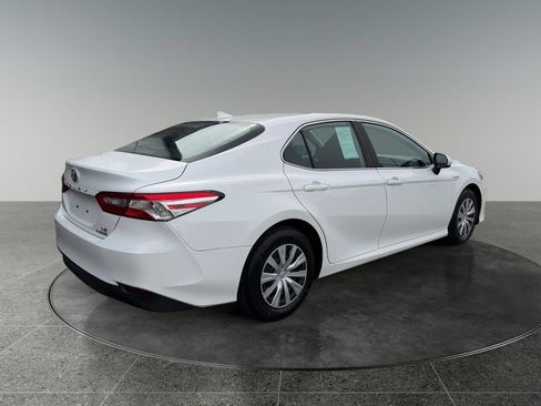 Used 2020 Toyota Camry LE FWD image 9
