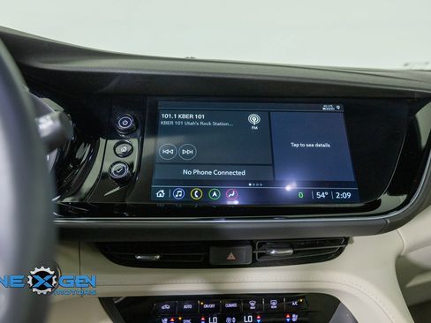 Used 2022 Buick Envision Avenir w/ Technology Package II FWD image 21