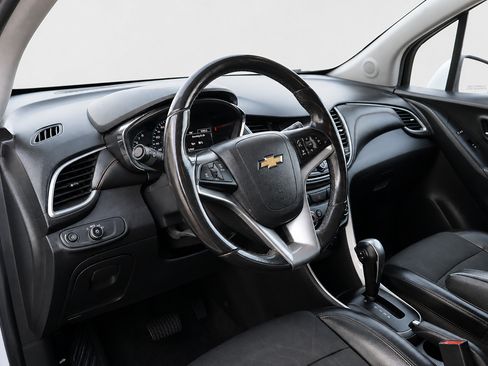 Used 2020 Chevrolet Trax LT w/ LT Convenience Package FWD image 26
