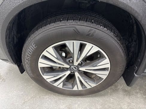 Used 2023 Nissan Rogue SV image 28