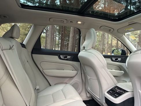 Used 2023 Volvo XC60 B6 Ultimate w/ Protection Package Premier image 25