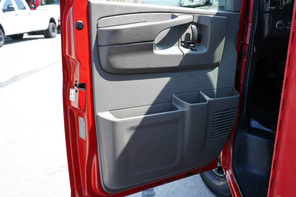Used 2014 GMC Savana 3500 RWD image 16