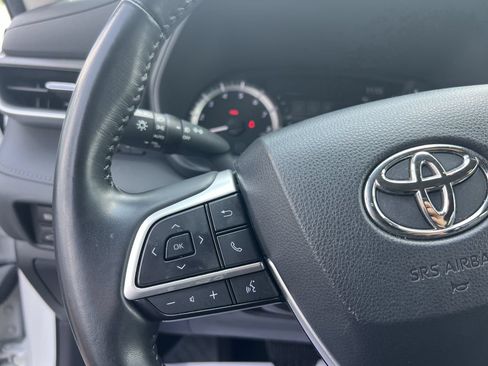 Used 2023 Toyota Highlander LE FWD image 19