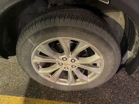 Used 2024 Ford Explorer XLT w/ Equipment Group 202A image 5