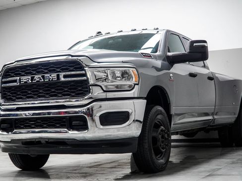 Used 2024 RAM 3500 Tradesman w/ Chrome Appearance Group AWD/4WD image 9