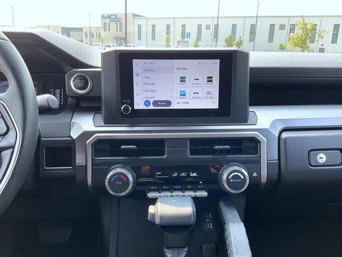 Used 2025 Toyota 4Runner SR5 AWD/4WD image 13