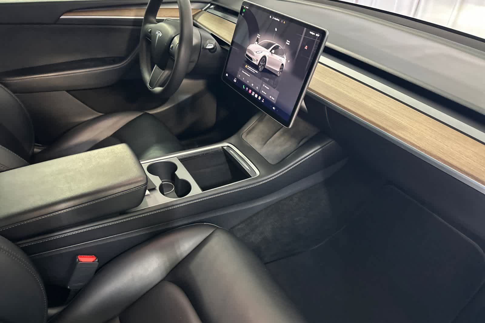 Used 2024 Tesla Model Y Long Range AWD/4WD image 17
