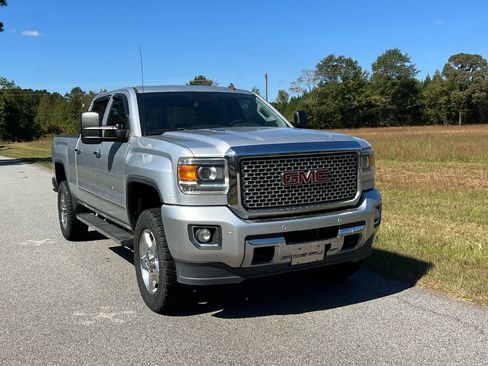 Used 2015 GMC Sierra 2500 Denali w/ Duramax Plus Package image 4
