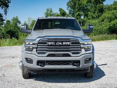 New 2026 RAM 4500 4x4 Crew Cab DRW w/ Laramie Trim Package image 2