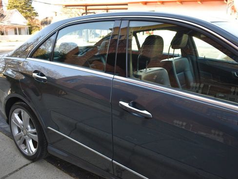 Used 2013 Mercedes-Benz E 350 4MATIC Sedan image 35