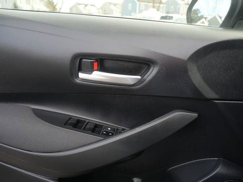 Used 2020 Toyota Corolla LE image 11