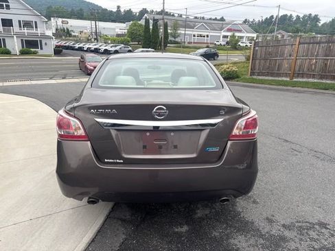 Used 2013 Nissan Altima 2.5 S FWD image 6
