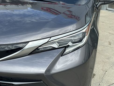 Used 2024 Toyota Sienna Platinum AWD/4WD image 11