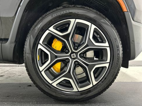 Used 2023 Rivian R1S Adventure AWD/4WD image 11
