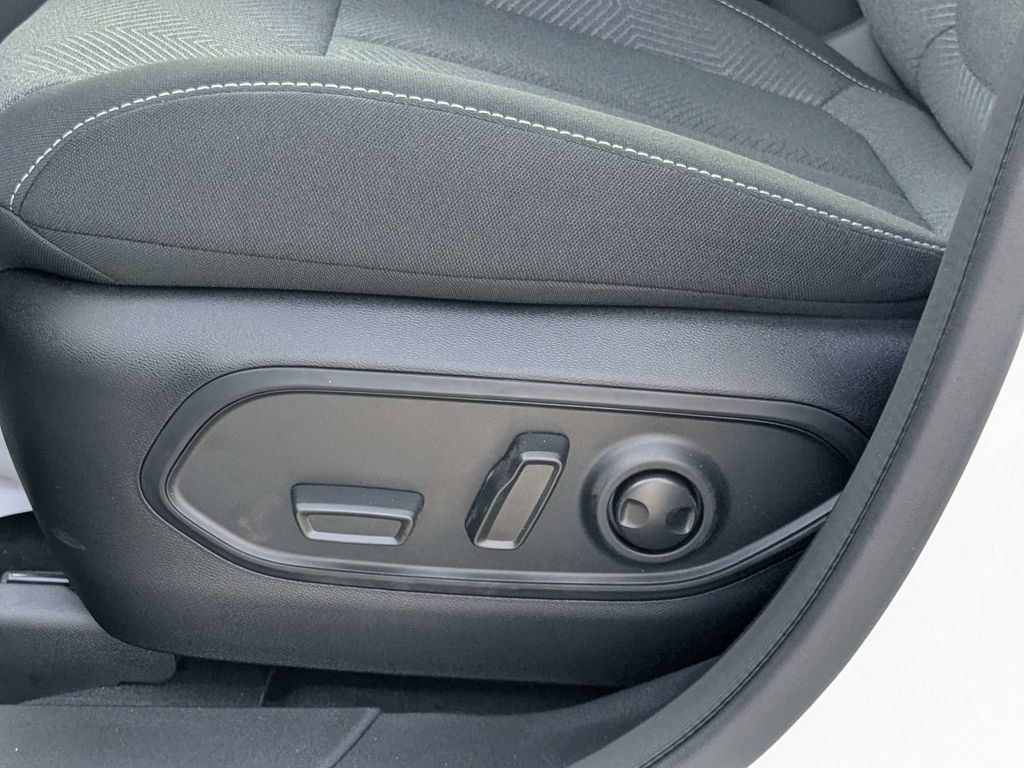 New 2026 Jeep Cherokee Laredo AWD/4WD image 19