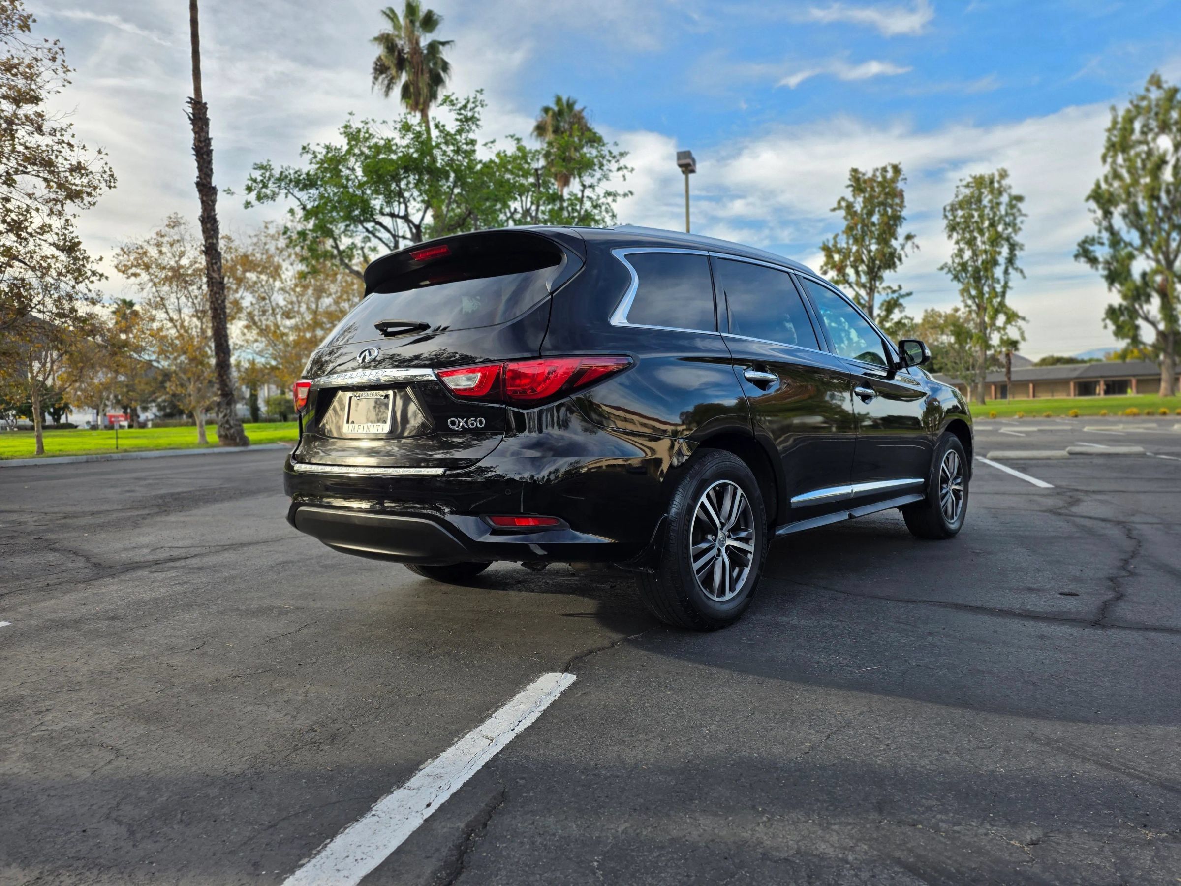 Used 2016 INFINITI QX60 FWD w/ Premium Plus Package image 5