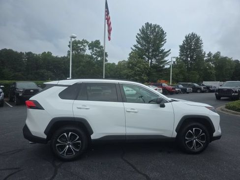 Used 2019 Toyota RAV4 LE FWD image 9