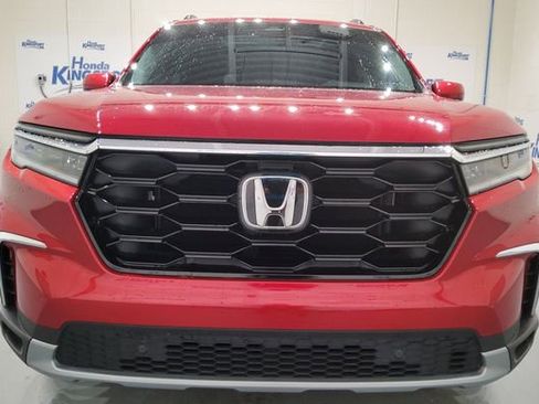 Certified 2025 Honda Pilot Touring image 8