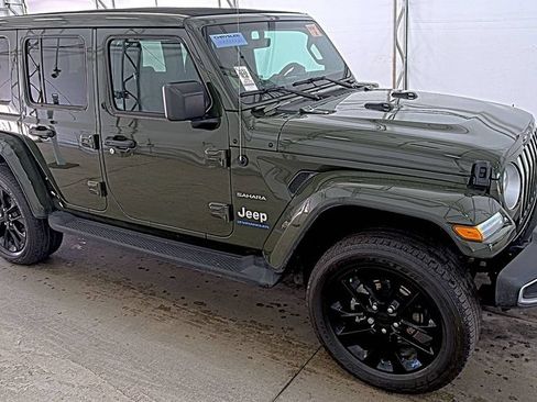 Used 2023 Jeep Wrangler Unlimited Sahara AWD/4WD image 3