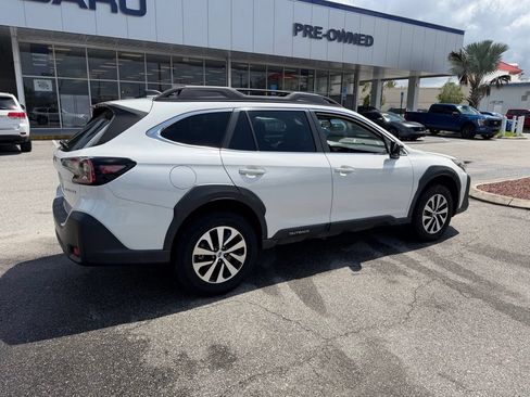 Used 2024 Subaru Outback Premium AWD/4WD image 3